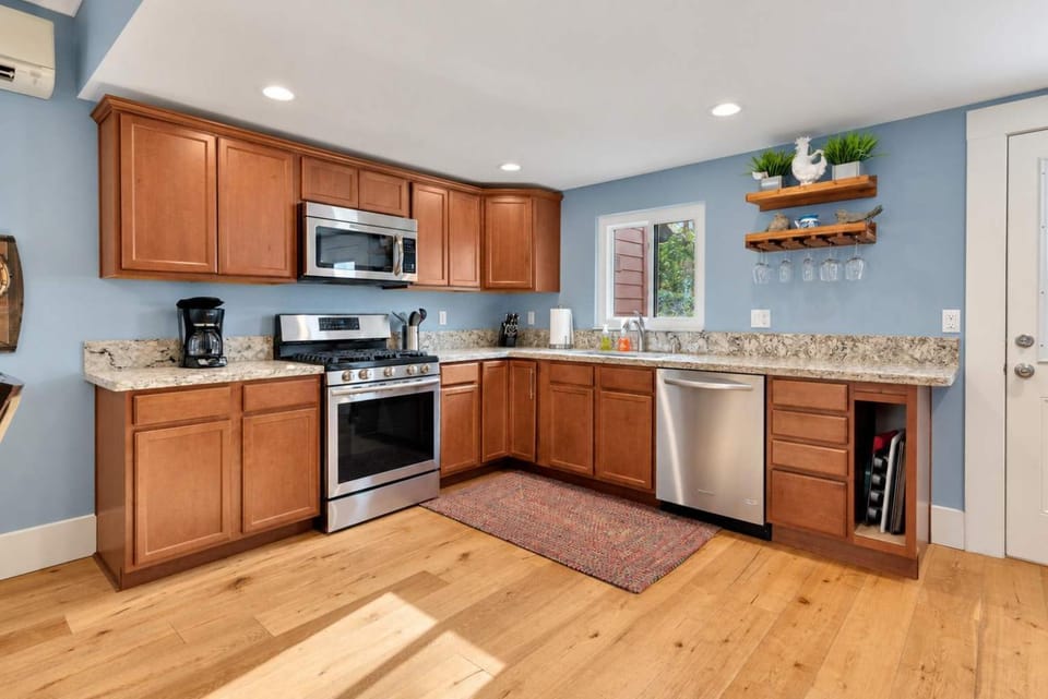 Home Squared-Downtown with Fire Pit House in Paso Robles