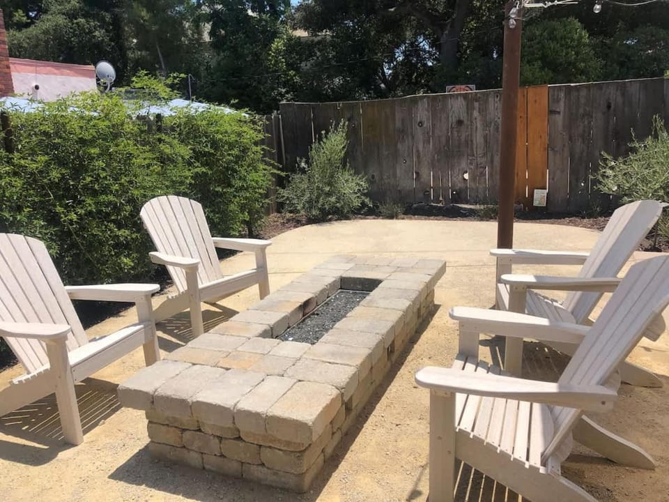 Home Squared-Downtown with Fire Pit House in Paso Robles