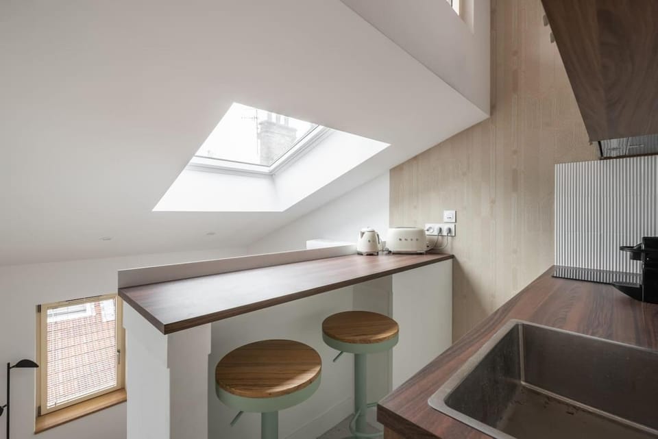 Kitchen or kitchenette, Dining area, stove