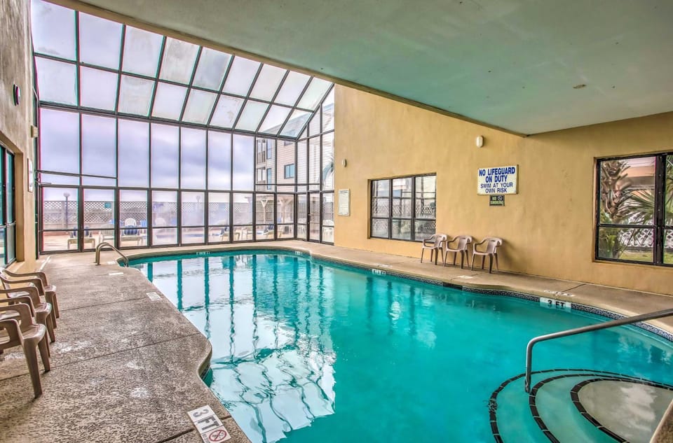 Beach, Pool & Ocean View! North Myrtle Beach Condo House in Crescent Beach