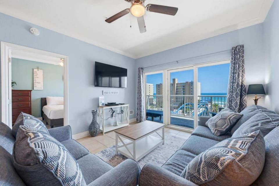 Day, TV and multimedia, View (from property/room), Balcony/Terrace, Living room, Seating area, Bedroom, Sea view, furniture