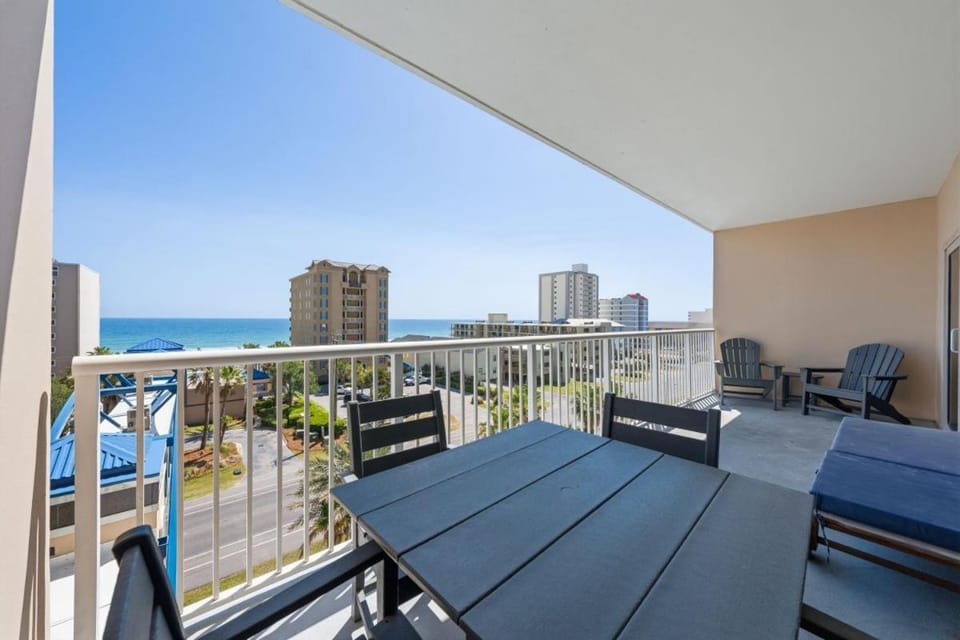 Day, Balcony/Terrace, Seating area, Dining area, City view, Sea view