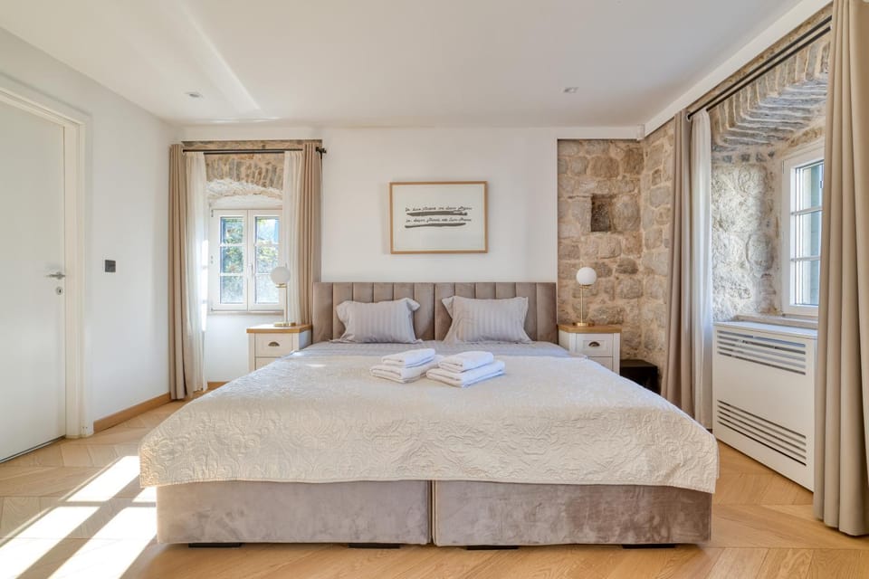 Luxury waterfront vila with Private Dock and Pool Villa in Dobrota