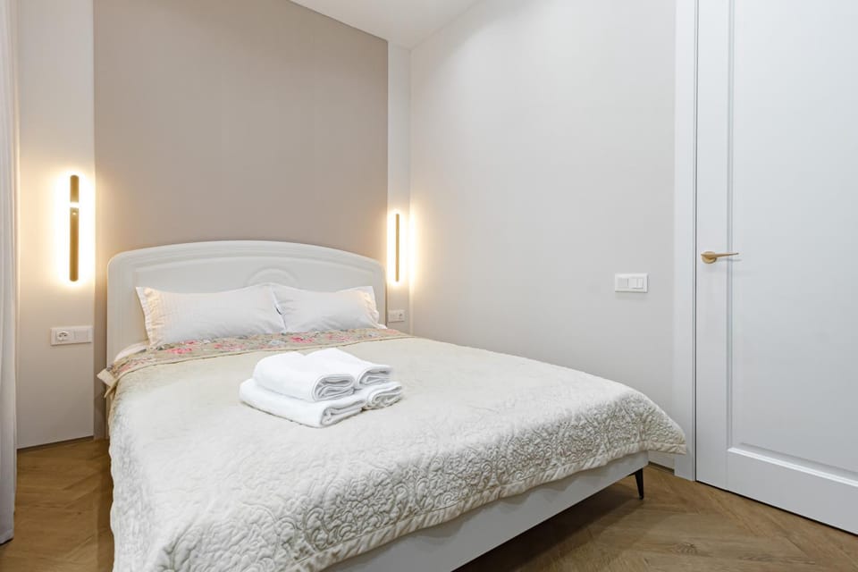 Bedroom, towels, towels