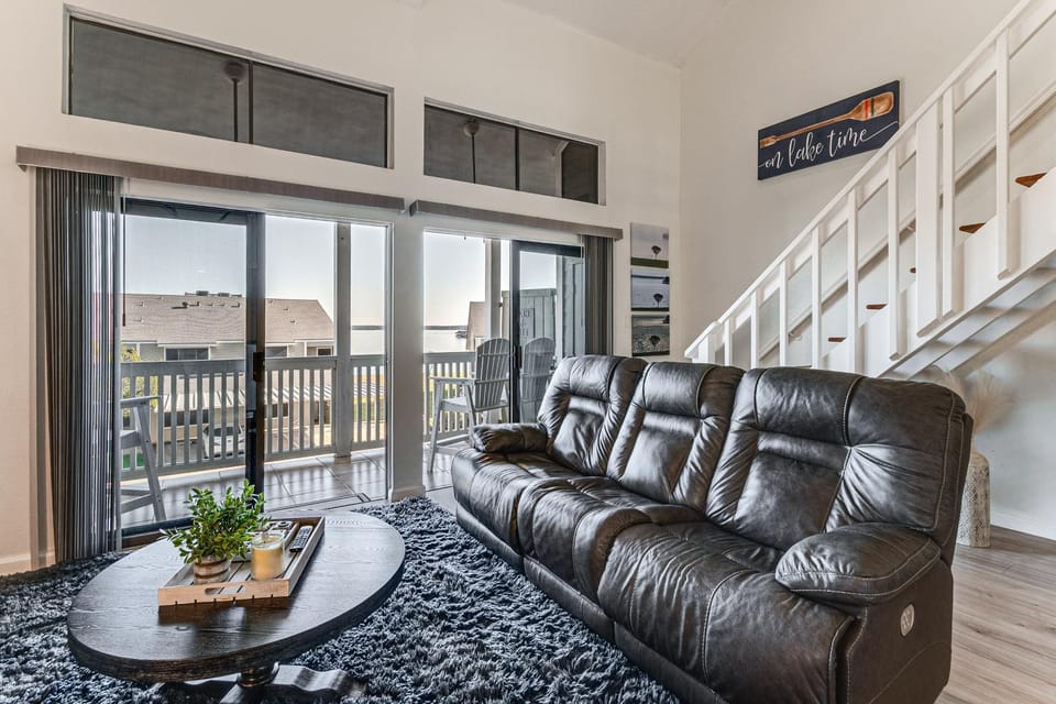Steps to Lake Conroe! Condo w/ Balcony & Views House in Lake Conroe
