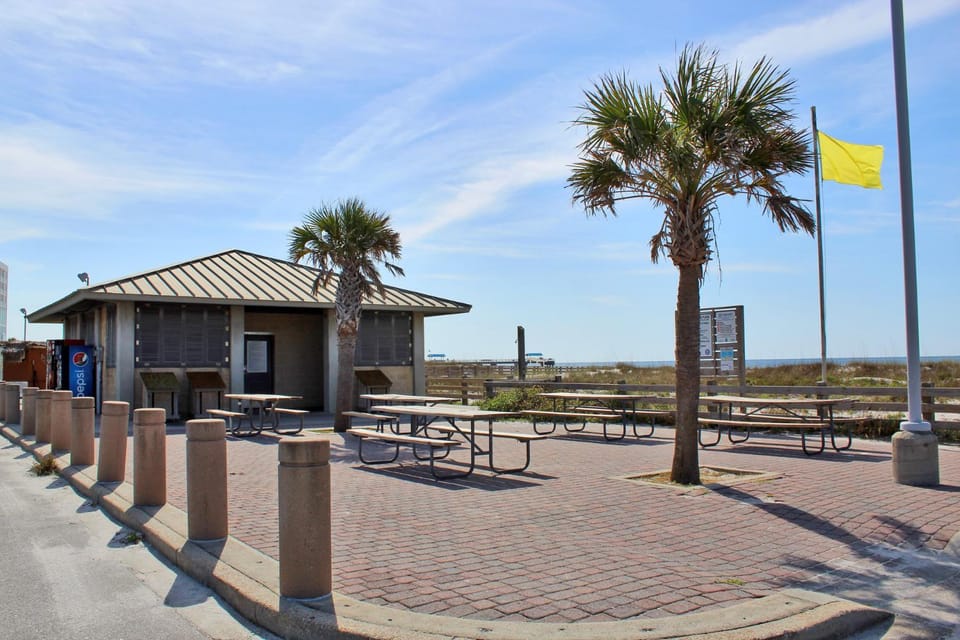 Grande Caribbean 418 by Youngs Suncoast Apartment in Orange Beach