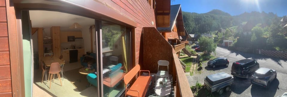 Triplex 6 personnes Chalet au pied des pistes Apartment in Provence-Alpes-Côte d'Azur