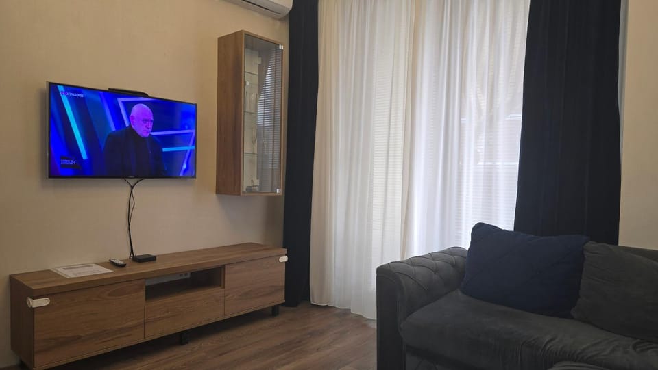 Communal lounge/ TV room, TV and multimedia, Living room, Seating area