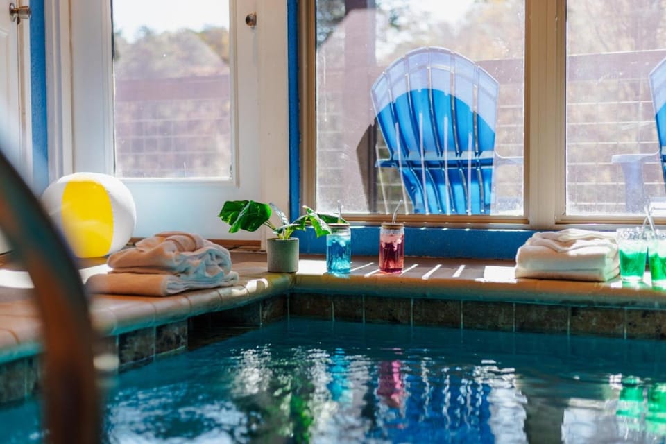 Hot Tub, Seating area, Pool view, Swimming pool, sunbed