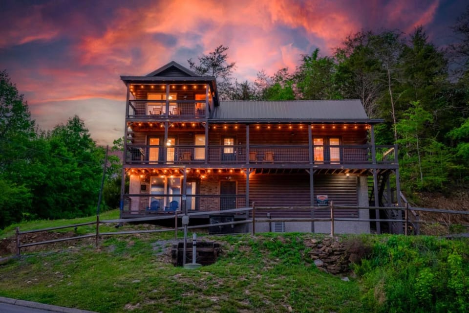 Property building, Spring, Day, Natural landscape, Garden, Garden view, Sunrise, Sunset