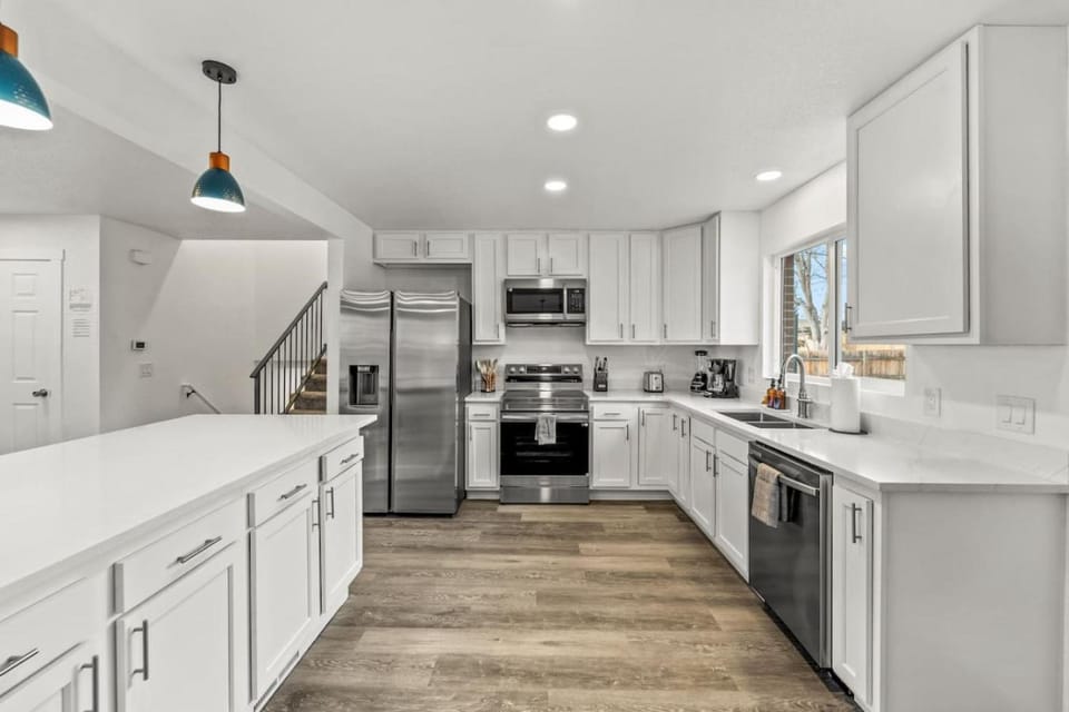 Newly Remodeled Bungalow with Hot Tub and Fire Pit House in Northglenn