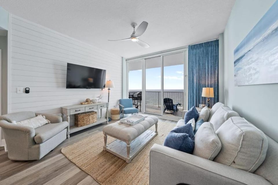Lighthouse 1709 by Youngs Suncoast Apartment in Gulf Shores