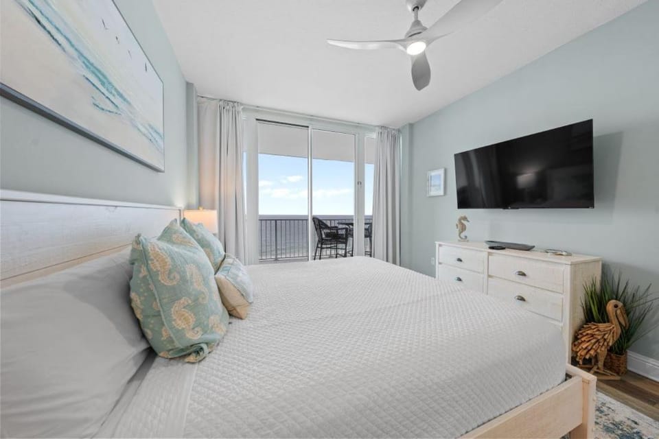 Lighthouse 1709 by Youngs Suncoast Apartment in Gulf Shores