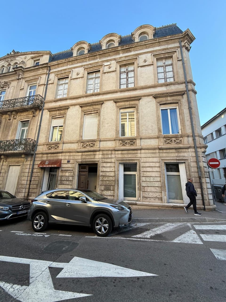 Property building, Neighbourhood