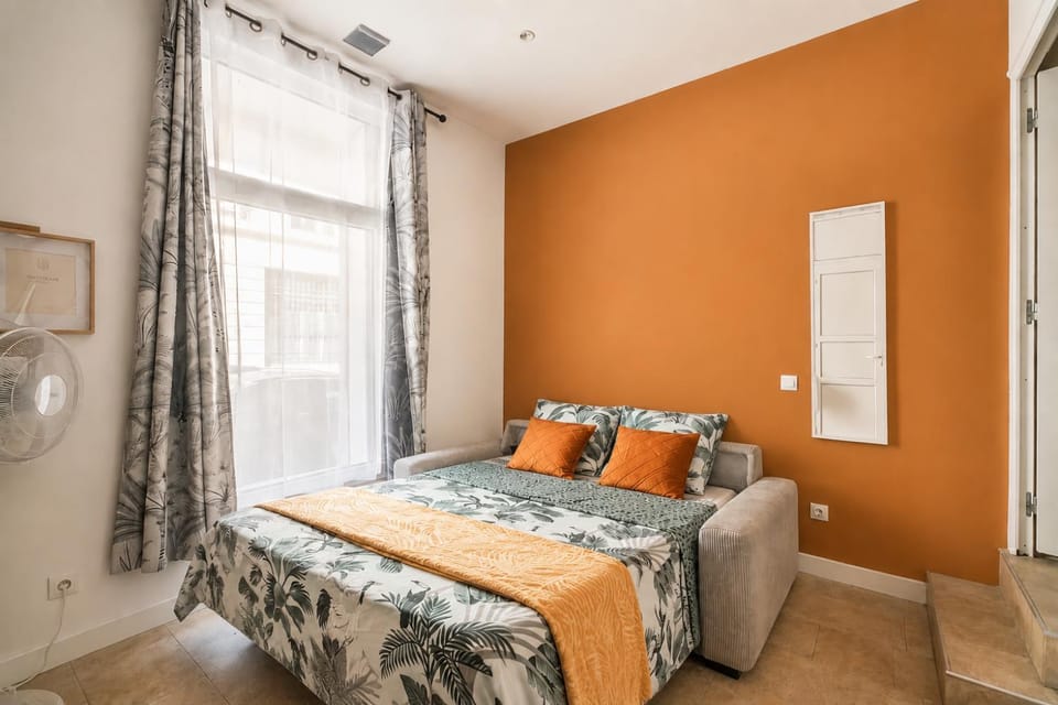 Bed, Photo of the whole room