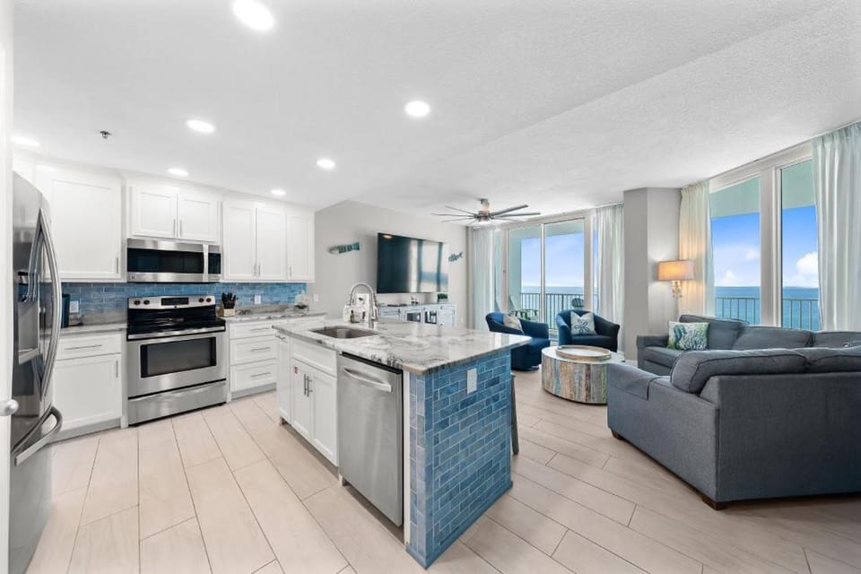 Lighthouse 515 by Youngs Suncoast Apartment in Gulf Shores