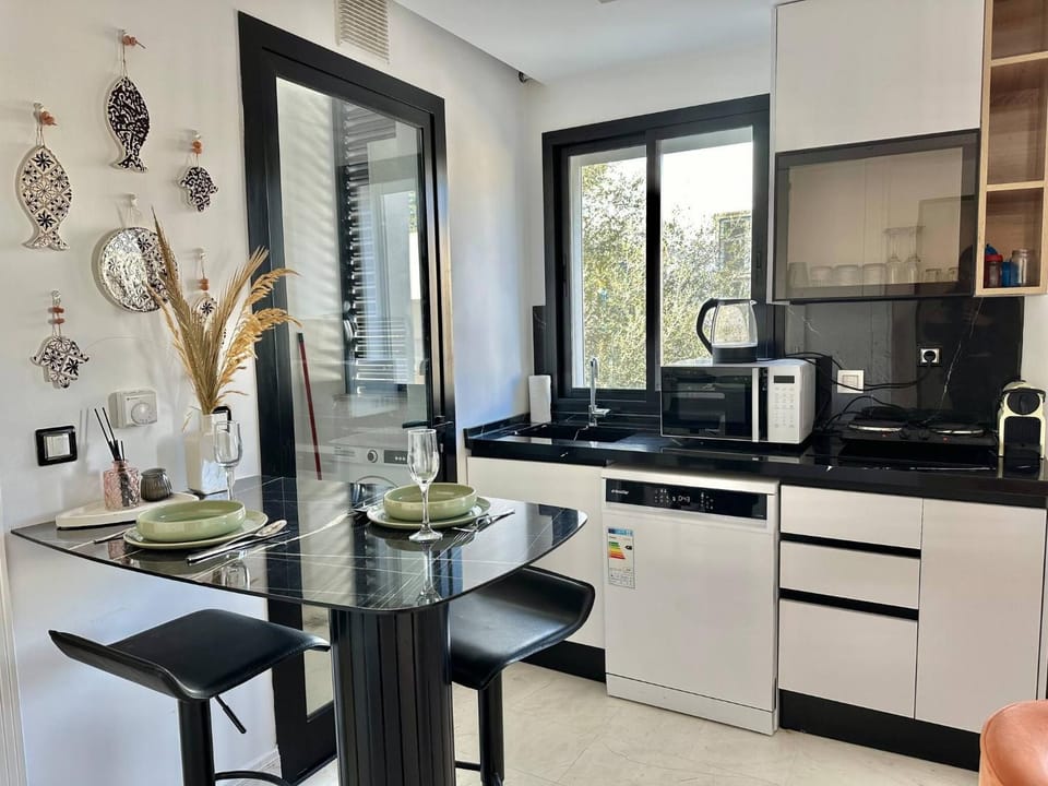 microwave, oven, kitchen