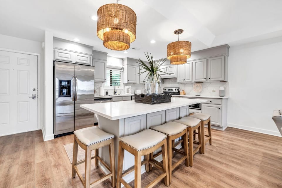 Aegean 209 near beach overlooks pool! House in Destin