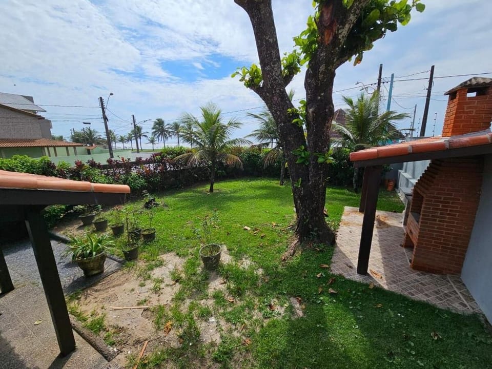 Casa frente para o mar com churrasqueira House in Peruíbe