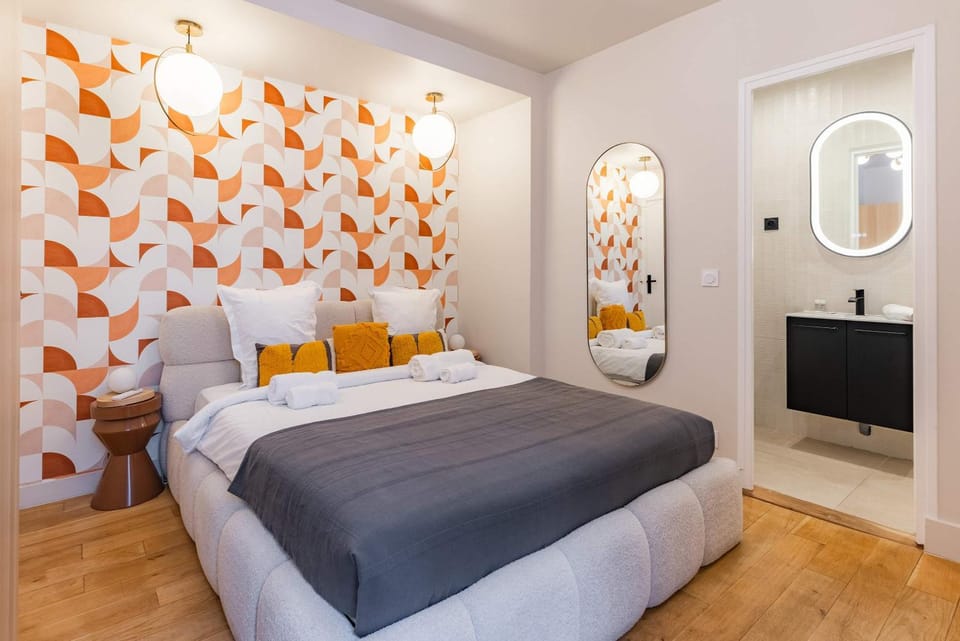 Exceptional triplex with 6 bedrooms & air conditioning Apartment in Paris