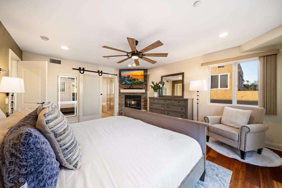 Steps to Sand - Pacific Beach 3BR Townhome House in Mission Bay