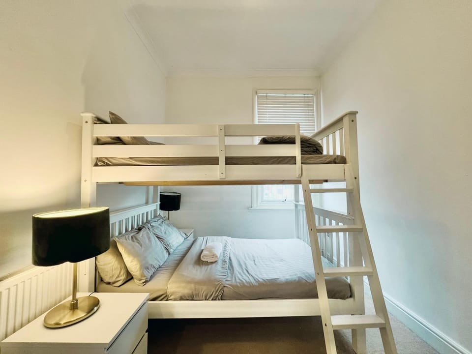 Huge apartment near Brixton Apartment in London