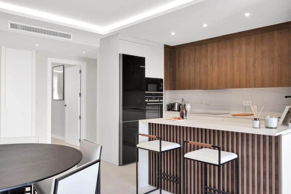 Elegant property in Puerto Banus by EMG HOMES Apartment in Marbella