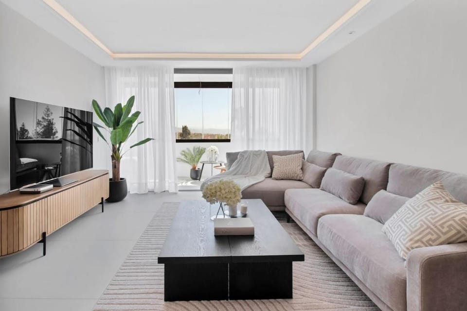 Elegant property in Puerto Banus by EMG HOMES Apartment in Marbella