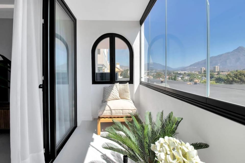 Elegant property in Puerto Banus by EMG HOMES Apartment in Marbella