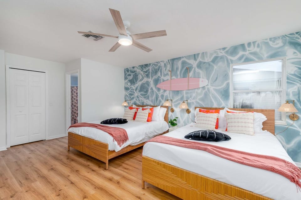 5 Mi to Beach Game Room with Karaoke Grill House in Vero Beach