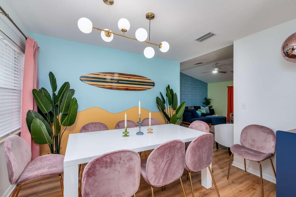 5 Mi to Beach Game Room with Karaoke Grill House in Vero Beach