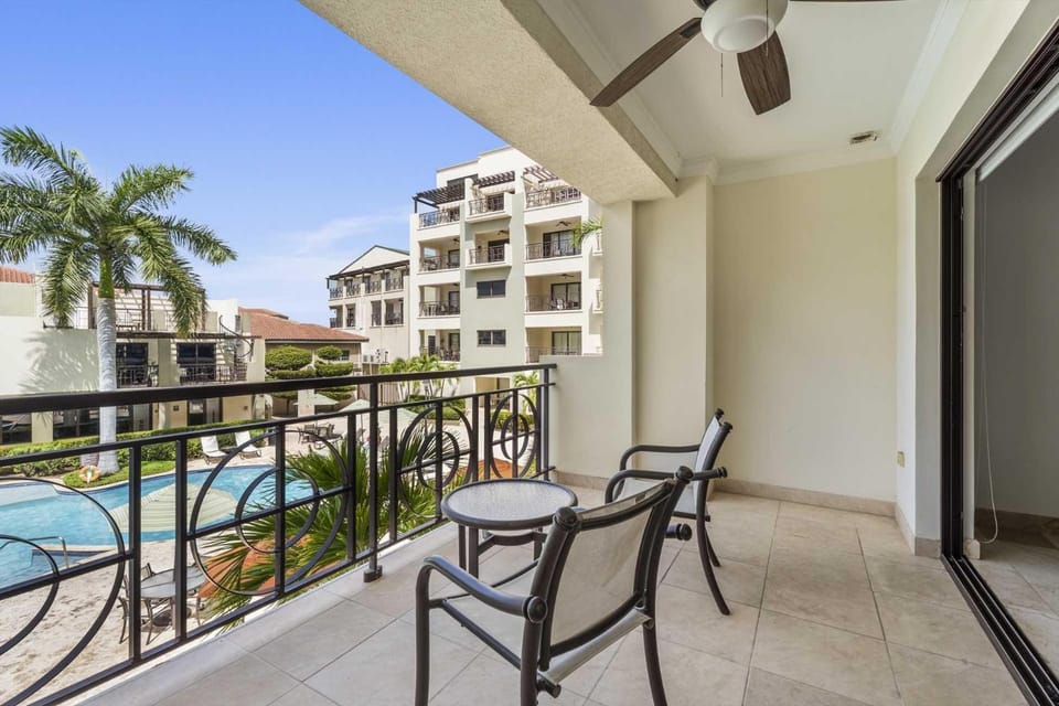 PC206 - Pool View - 1 BR Perfect for a couple - Close to Palm Beach - 1BR House in Noord