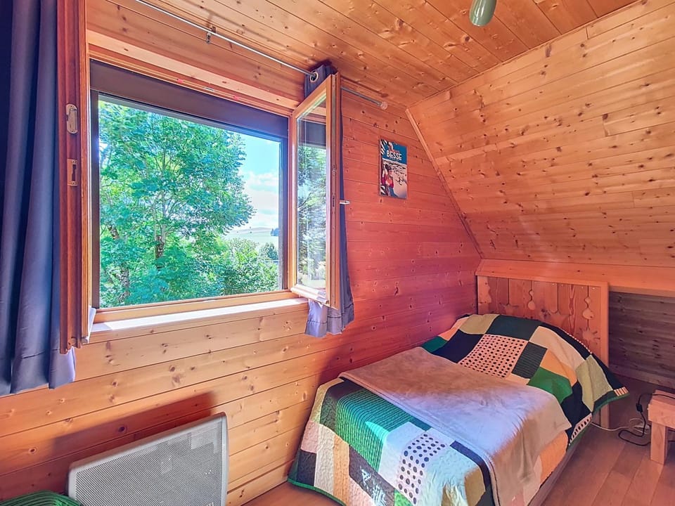 Chalet L'Adret Chalet in Besse-et-Saint-Anastaise
