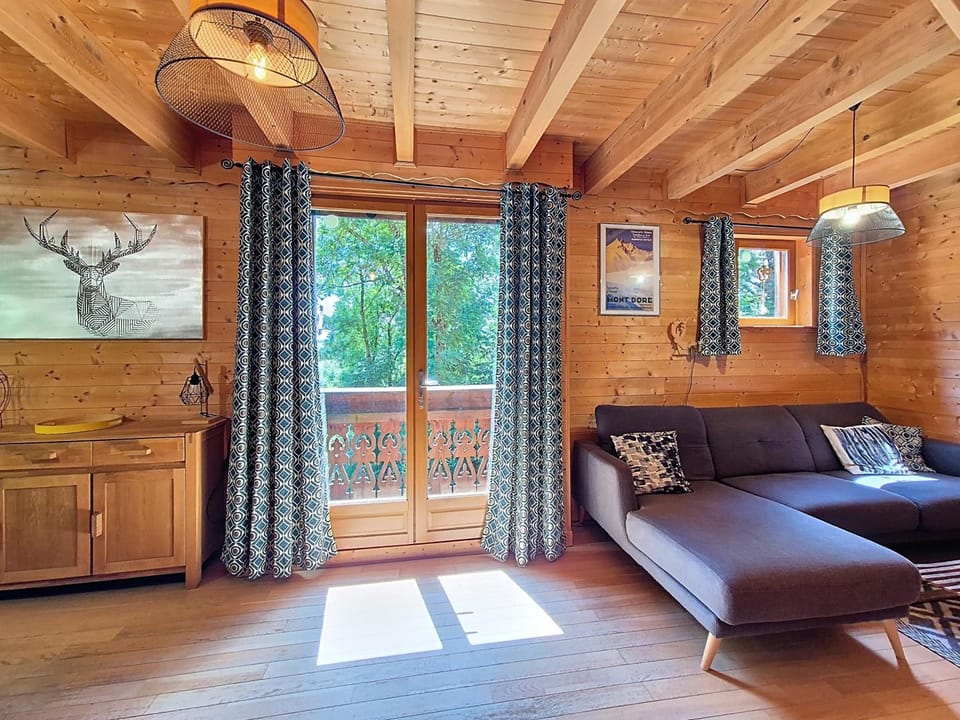 Chalet L'Adret Chalet in Besse-et-Saint-Anastaise