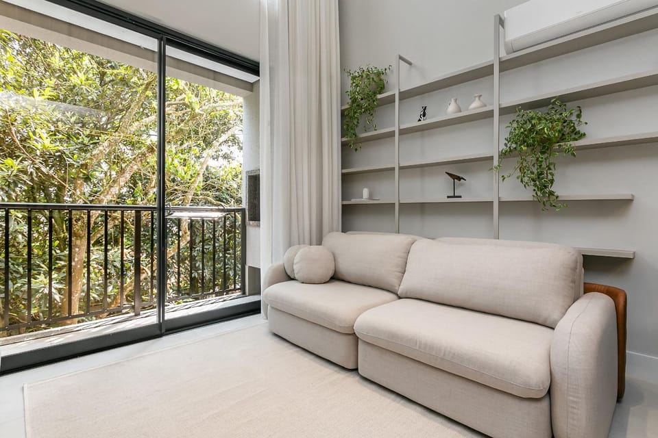 View (from property/room), Balcony/Terrace, Living room