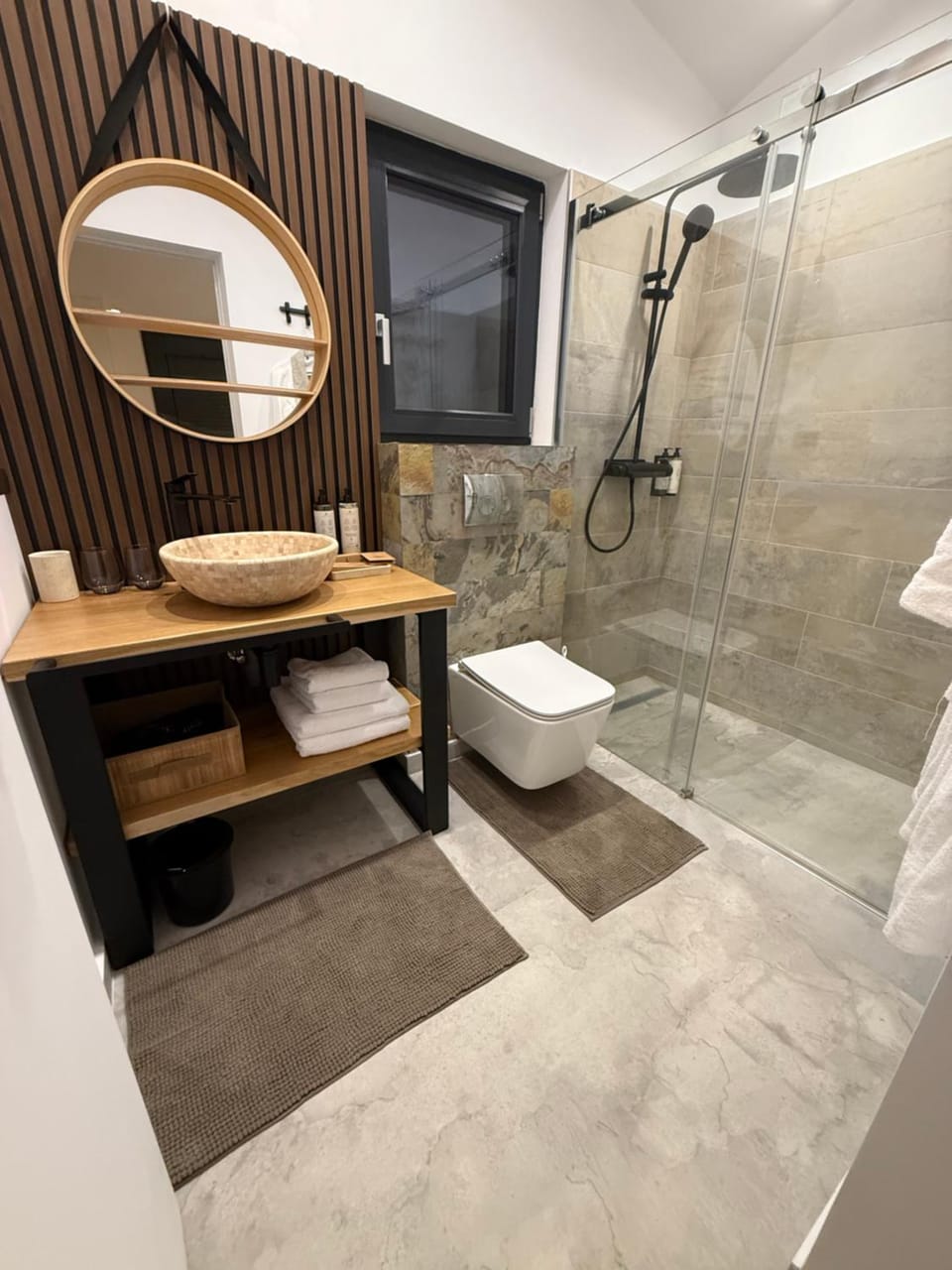 Shower, Toilet, Bathroom, towels