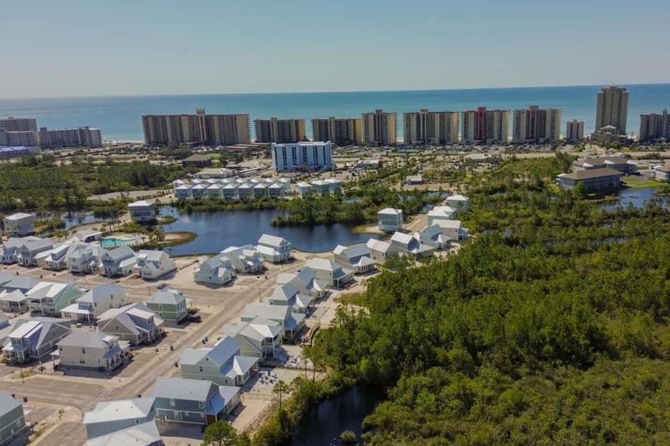 Dog Friendly Summer Breeze Sleeps 10 Beach House House in Orange Beach