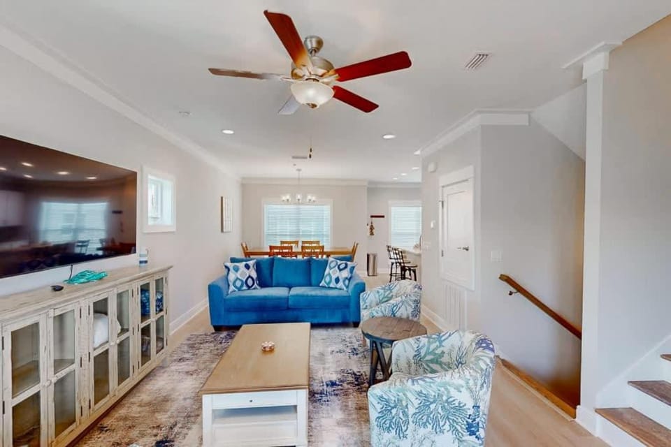 Dog Friendly Summer Breeze Sleeps 10 Beach House House in Orange Beach