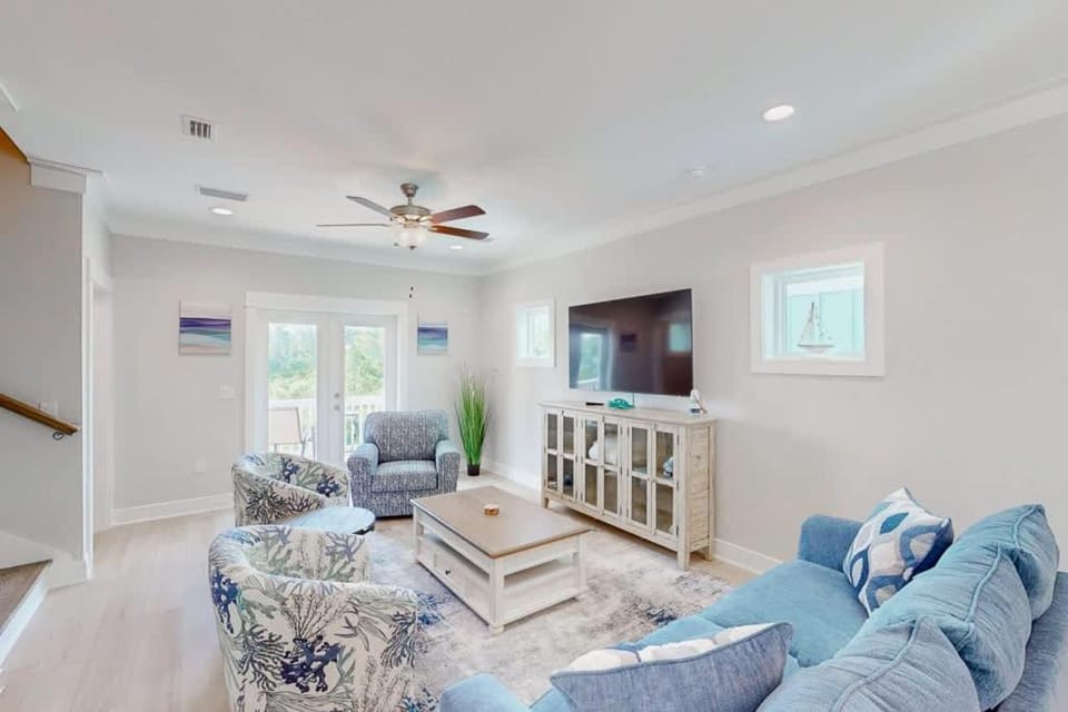Dog Friendly Summer Breeze Sleeps 10 Beach House House in Orange Beach