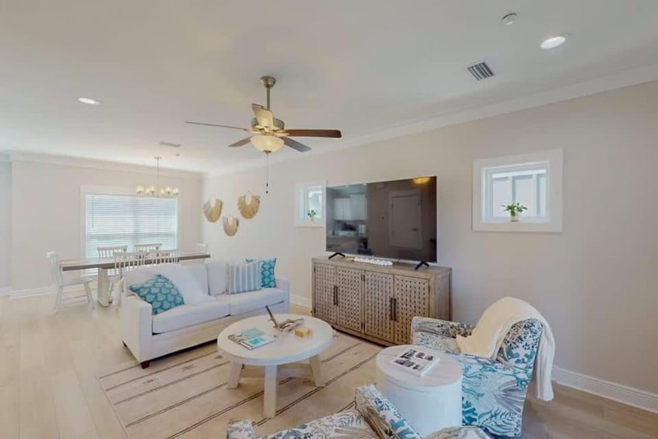 Pet Friendly Close Drive to Beach Pool Sleeps 10 House in Orange Beach