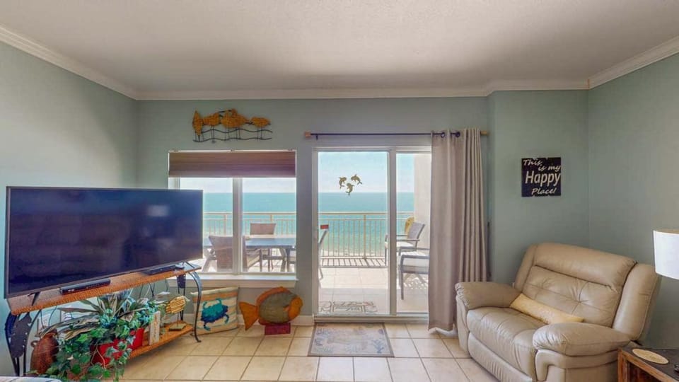 Beachfront Views Admirals Quarters Pools Sleeps 6 House in Orange Beach