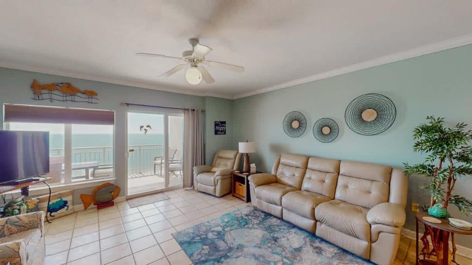 Beachfront Views Admirals Quarters Pools Sleeps 6 House in Orange Beach