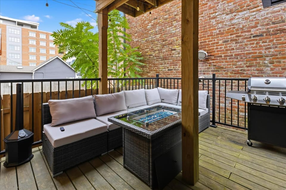 Mass Ave Double Unit with Patio and Free Parking Apartment in Indianapolis