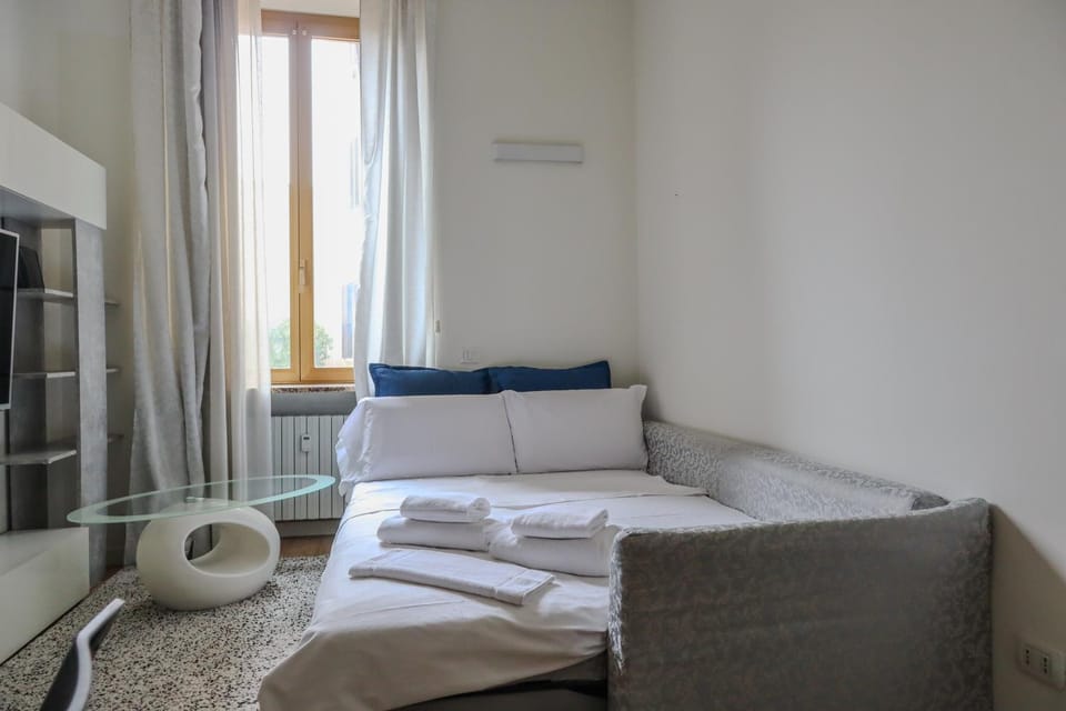 Bed, Living room