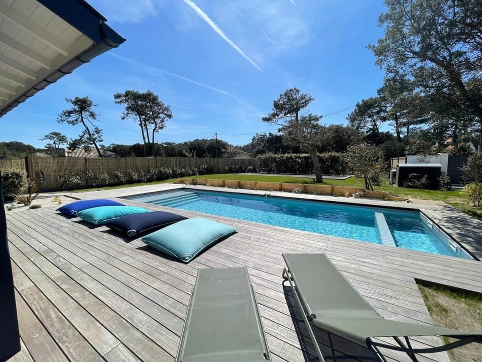 Natural landscape, Garden, Garden view, Pool view, Swimming pool, sunbed