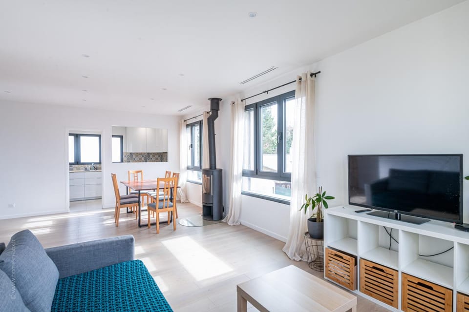 Maison 5 chambres et dépendance T2 - avec jardin - Proche Paris Apartment in Île-de-France