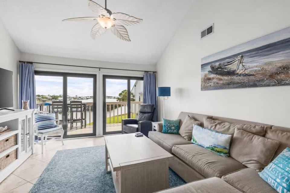 Waterfront Condo Nearby Beach Boat Slip sleeps 12 House in Orange Beach