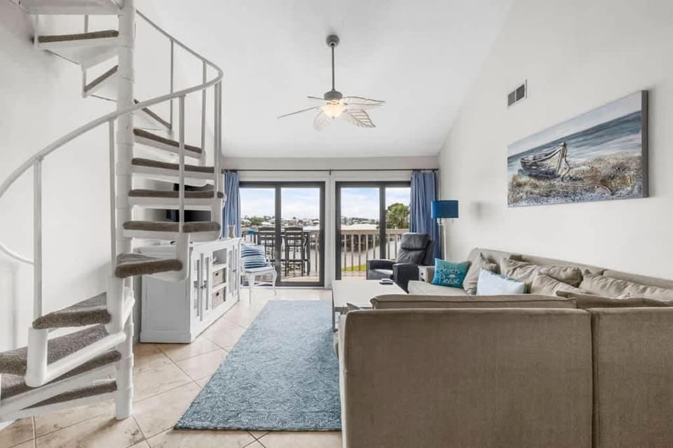 Waterfront Condo Nearby Beach Boat Slip sleeps 12 House in Orange Beach