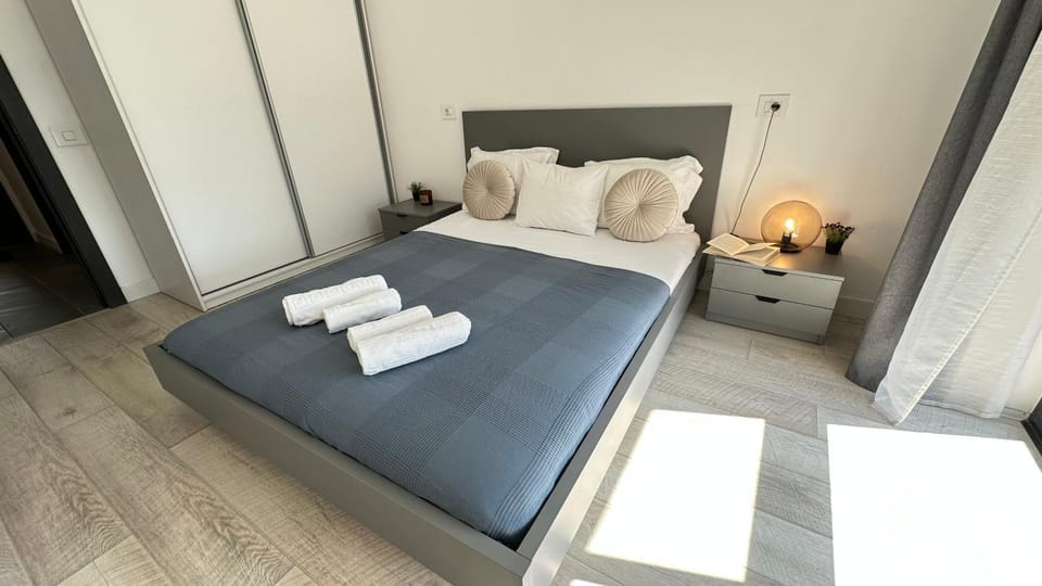 Bed, Photo of the whole room, Bedroom, towels, wardrobe