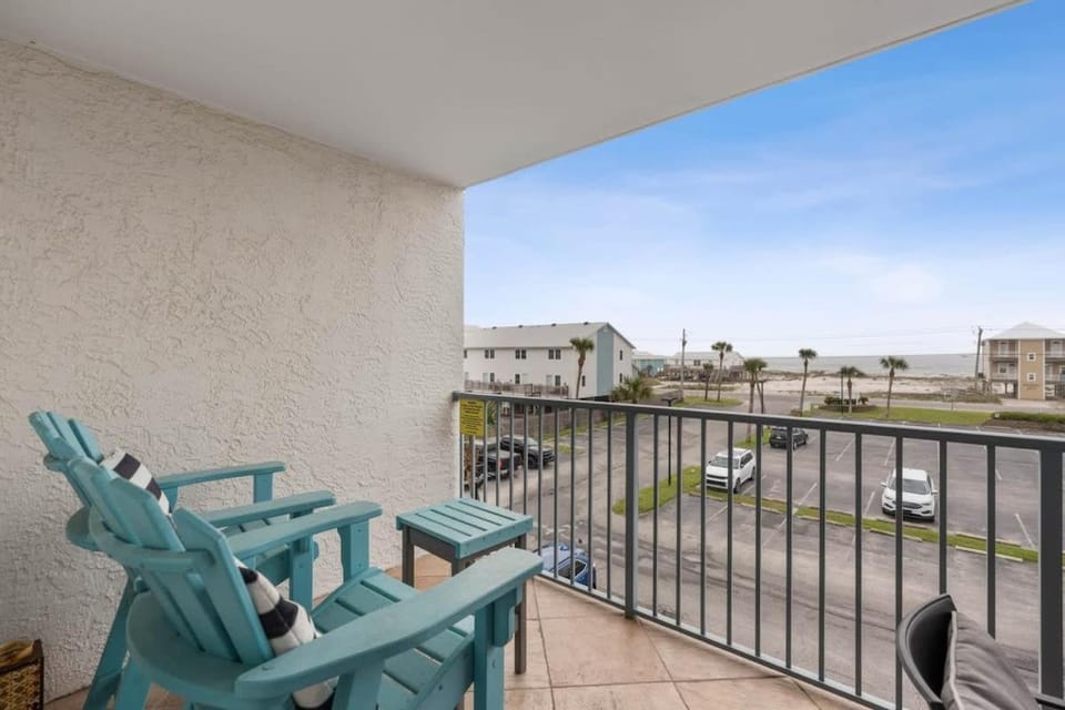 Direct Gulf Views Beach Pool Boat Marina Sleeps 4 House in West Beach